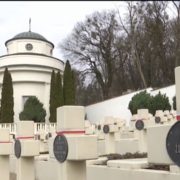 Поляк влаштував акт вандалізму на військовому цвинтарі у Львові