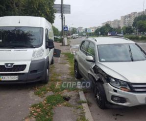 “Протягнув ще 10 метрів”: У Києві автомобіль на пішохідному переході збив молоду жінку