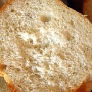 Картопляна хвороба хліба: українців попереджають про небезпеку заражених борошняних виробів