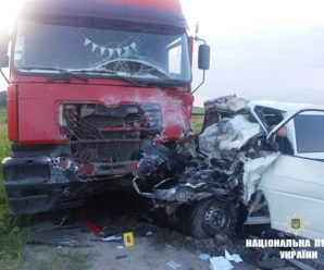 У ДТП на Прикарпатті вантажівка знищила бус, 4-ро людей загинули. ФОТО