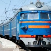 “Люди падали з верхніх полиць”: У Запорізькій області через необережність пасажирський поїзд зіткнувся з локомотивом