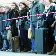 Влада може заборонити українцям виїжджати закордон на заробітки, – екс-міністр