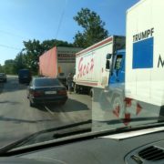 На Прикарпатті, на підйомі зіткнулись одразу три вантажівки (ФОТО)