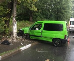 У Калуші через воду на дорозі сталася серйозна ДТП