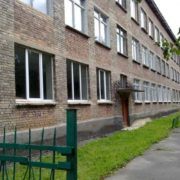 У школі на Львівщині дитина втікала від охоронця і випaлa з 3-го поверху