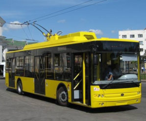 У Франківську невідомі масово трощать тролейбуси