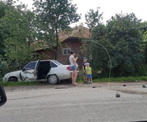 ДТП на Прикарпатті: при зіткненні двох легковиків автомобіль злетів з дороги