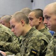 Порошенко назвав кількість українців яких можуть негайно призвати на війну на Донбасі