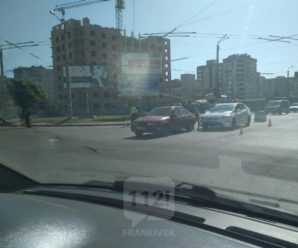 Стали відомі подробиці потрійної ДТП на вулиці Вовчинецькій. ФОТО
