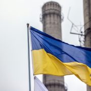 З’їздив на заробітки: українець після візиту в РФ познущався з державного символа
