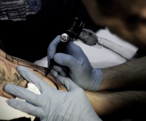 У Києві юнак впав у кому через татуювання