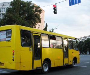 В Івано-Франківську жінка випала з автобуса та отримала травми