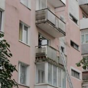 Через пожежу у квартирі рятувальники евакуювали мешканців всієї багатоповерхівки у Тернополі (ФОТО)