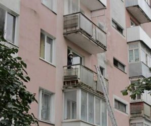 Через пожежу у квартирі рятувальники евакуювали мешканців всієї багатоповерхівки у Тернополі (ФОТО)