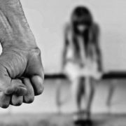 На сім’ю зґвалтованої хасидами дівчинки в Умані тиснуть