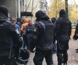 Терпець увірвався: в Урядовому кварталі затримали розлючених активістів зі зброєю і палицями