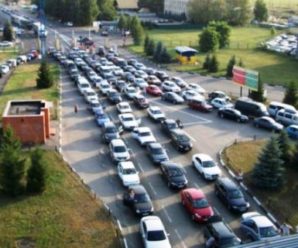 На кордоні України з Польщею довжелезні автомобільні черги
