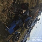 На Рівненщині п`яний комунальник перекинувся на тракторі (ФОТО)