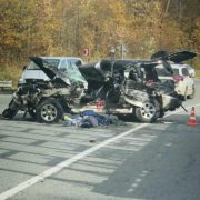 Жахлива аварія під Львовом: автомобіль Mitsubishi Pajero зіткнувся з вантажівкою (фото)