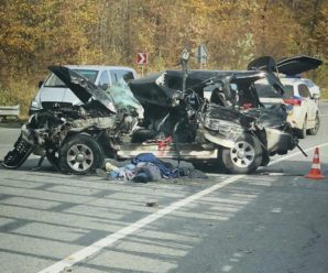 Жахлива аварія під Львовом: автомобіль Mitsubishi Pajero зіткнувся з вантажівкою (фото)