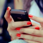 Українцям хочуть заборонити користуватися мобільником: Що ж чекає на громадян