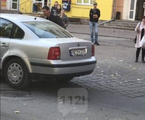 У Франківську водій автомобіля на “євробляхах” збив 17-річну дівчину і втік (ФОТО)