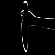 На Прикарпатті чоловік мало не вбив кухонним ножем свою дружину