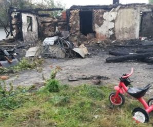 На Прикарпатті через пожежу без житла залишилась жінка з двома дітьми. ФОТО