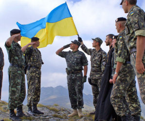 “Україна передислокує війська для захисту від Росії”, — Порошенко