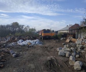 У Бистрицю скидали тонни будівельного сміття