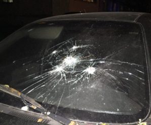 У Львові п’яний чоловік влаштував стрілянину по автомобілях (фото)