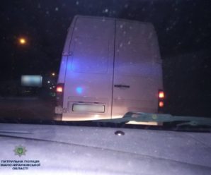 Чоловіка, якого в Івано-Франківську заштовхали в мікроавтобус, патрульні знайшли у Тисмениці
