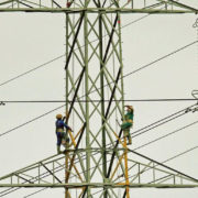 “Прикарпаттяобленерго” запропонувало сім’ї збудувати високовольтну лінію електропередач за свої кошти