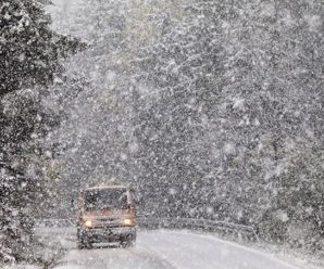 Сильний сніг та ожеледь: мешканців Прикарпаття попередили про значне погіршення погоди