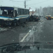 Масштабна ДТП на Прикарпатті: не розминулися дві іномарки і рейсовий автобус, є загиблі (фото)