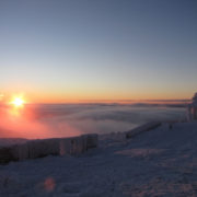 В мережі опублікували неймовірні світлини світанку на горі Піп Іван (фото)