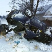 Смертельна ДТП на Прикарпатті: автівка врізалася в бетонну огорожу (ФОТО)