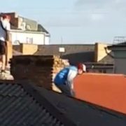 Франківські рятувальники знімали з даху 13-річного підлітка