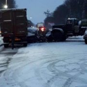 На Львівщині військова вантажівка протаранила автобус. Трьох дітей госпіталізовано (ФОТО)