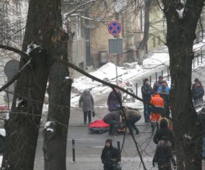 Аварія у Франківську: у центрі міста на пішохідному переході автомобіль збив жінку