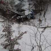 ДТП на Прикарпатті: фура злетіла з дороги у прірву (фото)