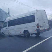 На Прикарпатті мікроавтобус злетів з дороги (фото)