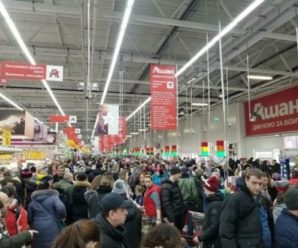 Свято наближається: українці беруть супермаркети штурмом