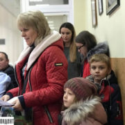 В Івано-Франківську матері трьох дітей погрожують колектори