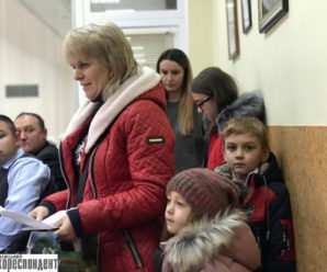 В Івано-Франківську матері трьох дітей погрожують колектори