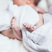 “Мати навіть не здогадувалася”: У Польщі 11-річна українка народила дитину