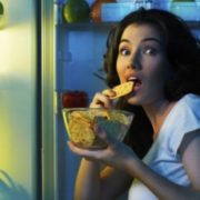 10 порад, як перестати їсти на ніч