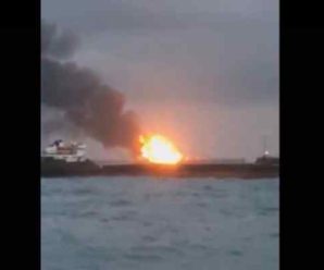 Люди стрибають за борт: Біля Керченської протоки горять два судна, перші подробиці