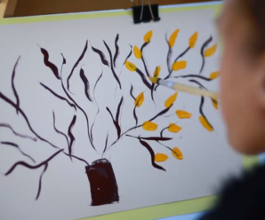 У Франківську покажуть картини дівчинки, яка малює ротом. ВІДЕО