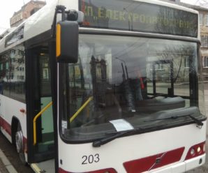 На вулиці Франківська виїхали два нові-старі австрійські тролейбуси